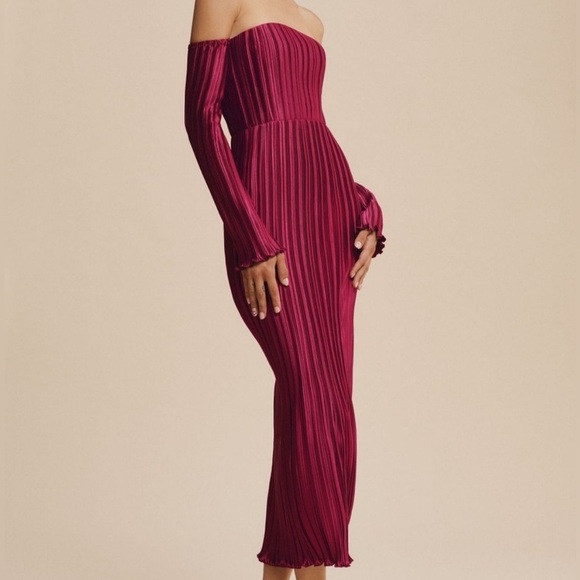 NWT L'idee Red Berry Gatsby Cold Shoulder Size 10